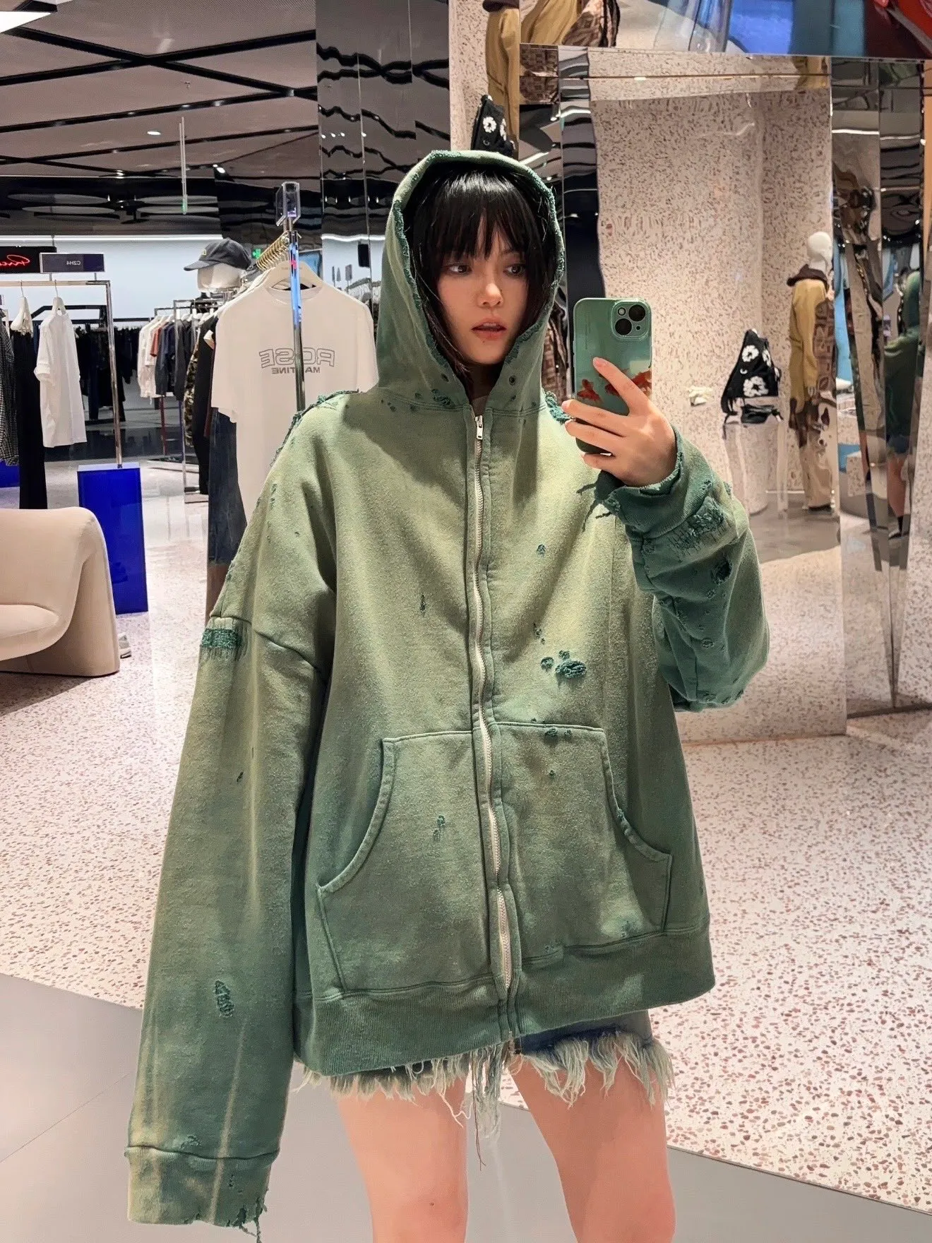 SAINT Mxxxxxx DBL FACE ZIP UP HOODIE/GREEN Double-layer destroyed waffle zipper jacket, washed green S-XL, a style that has been used in the summer. After continuous fine polishing, it has finally been shipped. The finished product is simply a work of art. Super heavy washing and distressing. Multiple water fades. Excessive hand-made wormhole destruction processing. Deconstruction and reorganization embroidery technology. Custom-made zippers with LOGO. The color details of the zipper webbing are also correct. Original grade fruit main label and wash water label. Top purchasing grade. A layer of waffle fabric is added to the inner lining to make the overall texture stronger and increase the comfort and warmth of the wearer.